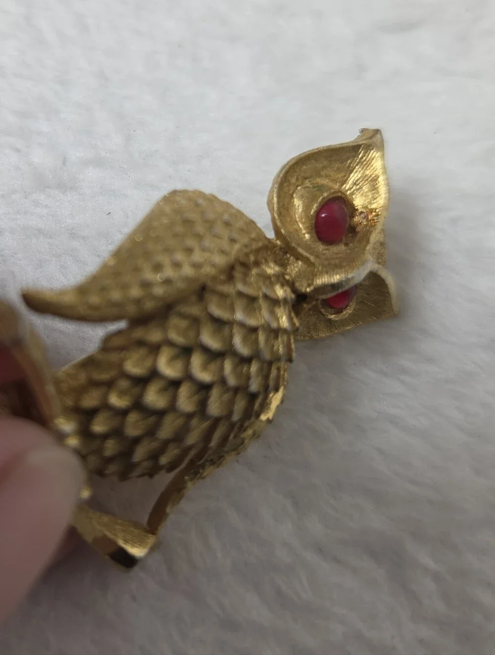 Vintage BSK gold-tone owl brooch with red rhinestone eyesmade Betwn 1950s-1960s